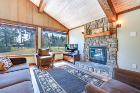 Donnelly Cabin with Fire Pit 5 Mi to Boat and Ski!